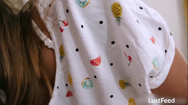 Creampie sex tape with tiny Latina hotwife Frida Sante