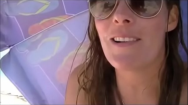 Esposo Graba a Mujer en Playa Nudista: Masturbacin Voyeur